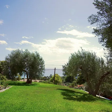 Villa Ipsipili With Sea Views And Private Garden