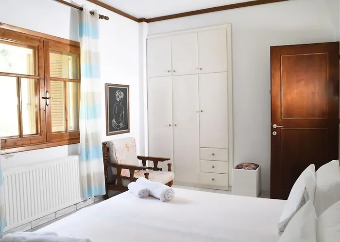 Villa Ipsipili With Sea Views And Private Garden