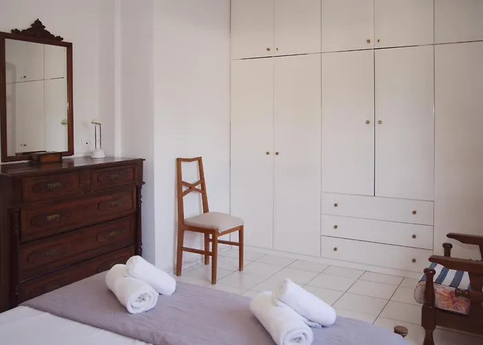 Villa Ipsipili With Sea Views And Private Garden