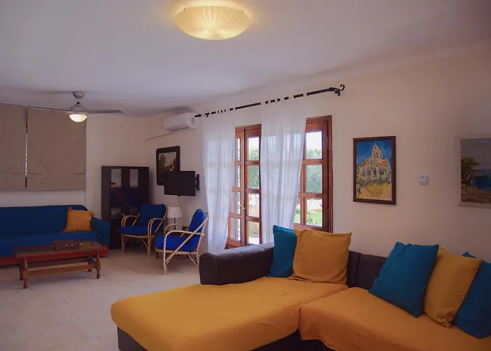 Ipsipili With Sea Views And Private Garden